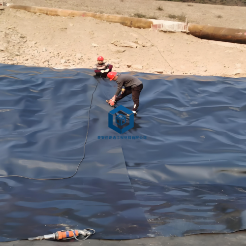 尾矿处理防渗膜铺设封场要点