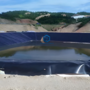 蓄水池铺糙面土工膜的细节